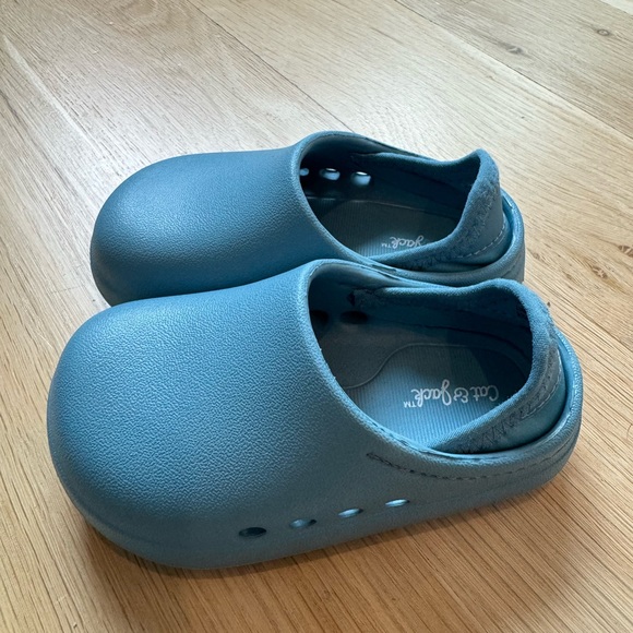 NWOT • Cat & Jack • Rowan Pull On Water Shoes • Size 5 - Picture 4 of 6